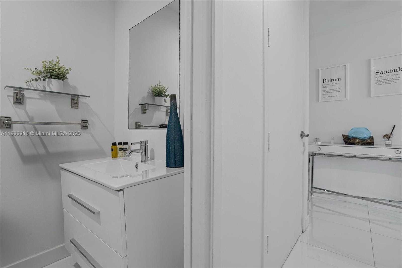 Small Image of 1040 BISCAYNE BLVD #2108, Miami Number 26