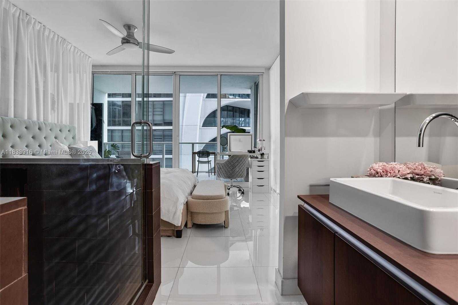 Small Image of 1040 BISCAYNE BLVD #2108, Miami Number 27