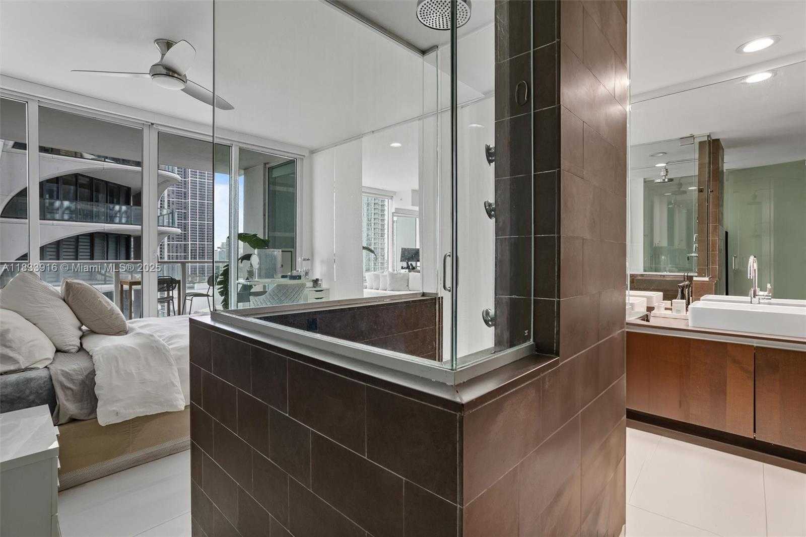 Small Image of 1040 BISCAYNE BLVD #2108, Miami Number 29
