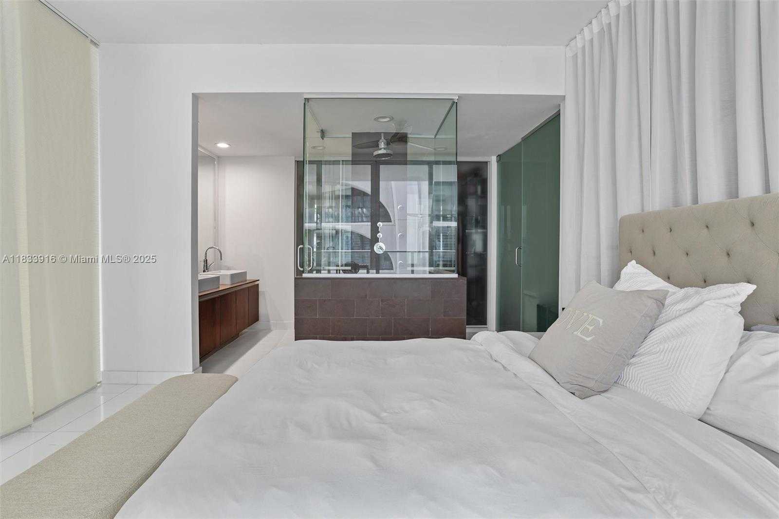 Small Image of 1040 BISCAYNE BLVD #2108, Miami Number 32