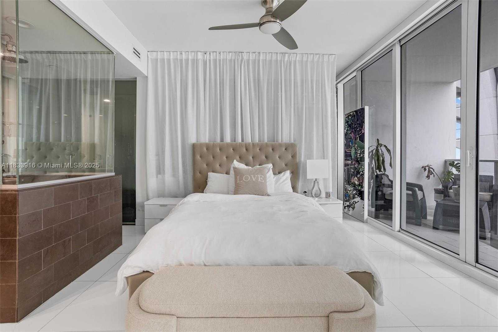 Small Image of 1040 BISCAYNE BLVD #2108, Miami Number 33