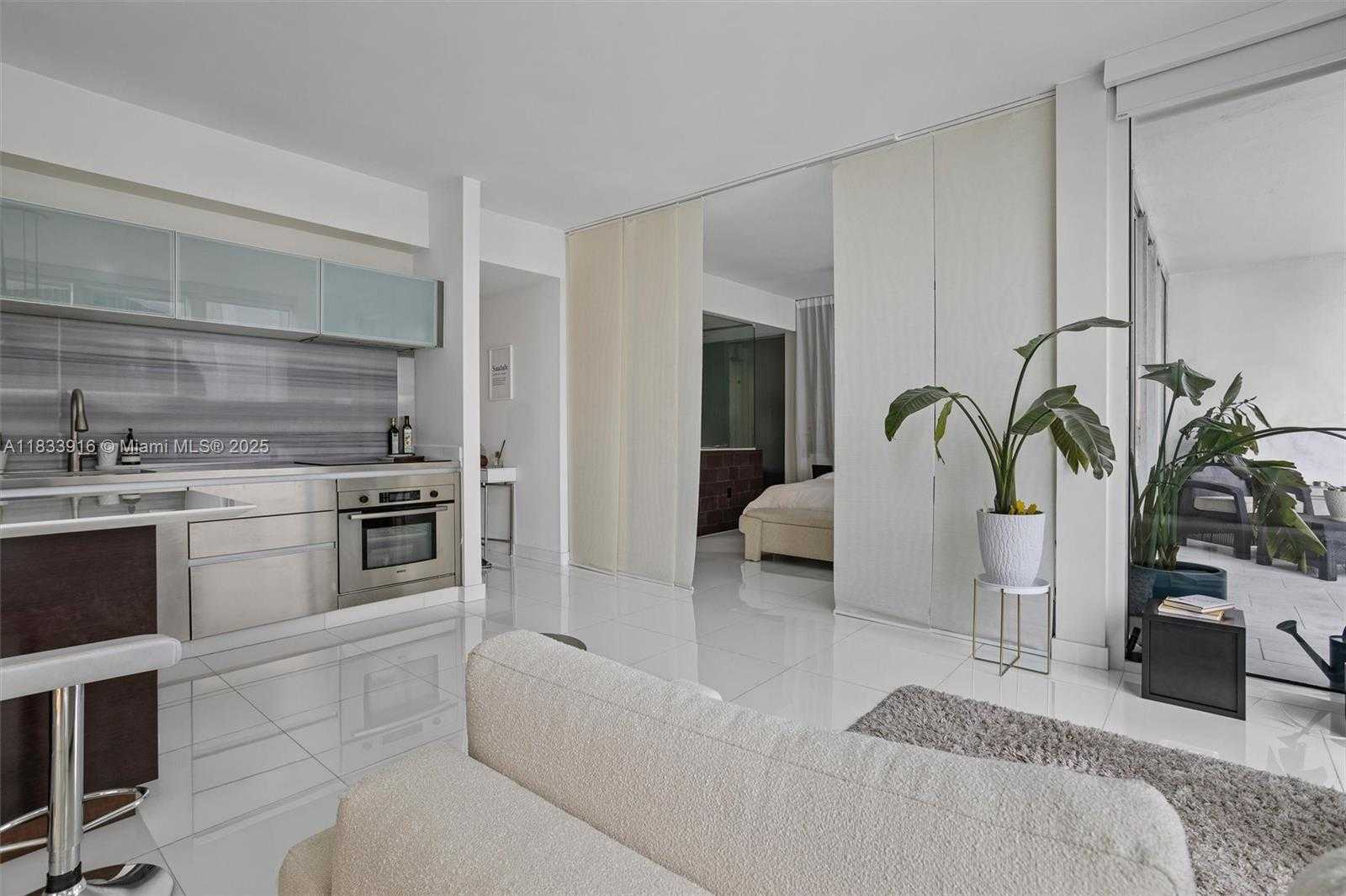 Small Image of 1040 BISCAYNE BLVD #2108, Miami Number 36