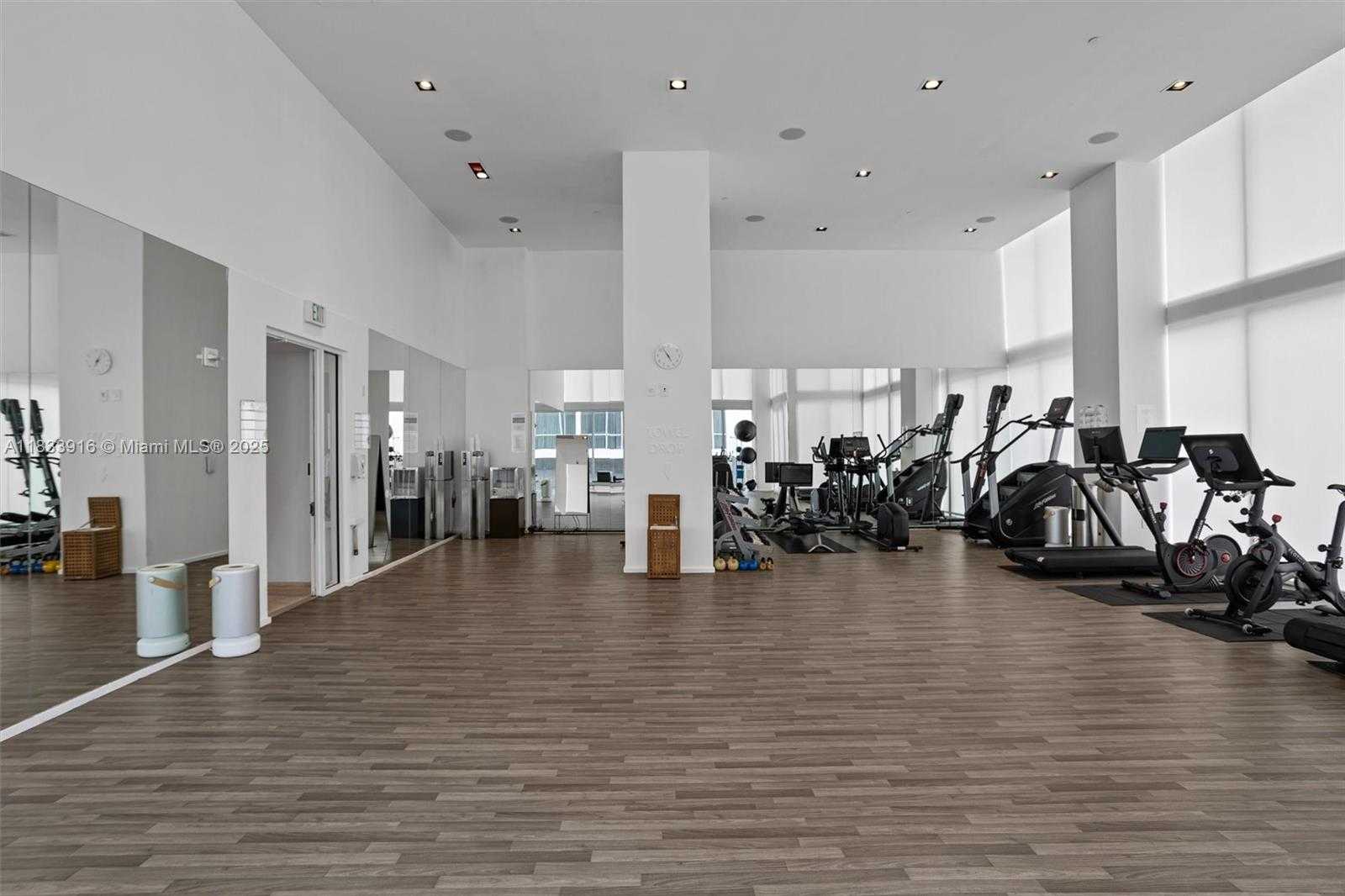 Small Image of 1040 BISCAYNE BLVD #2108, Miami Number 7