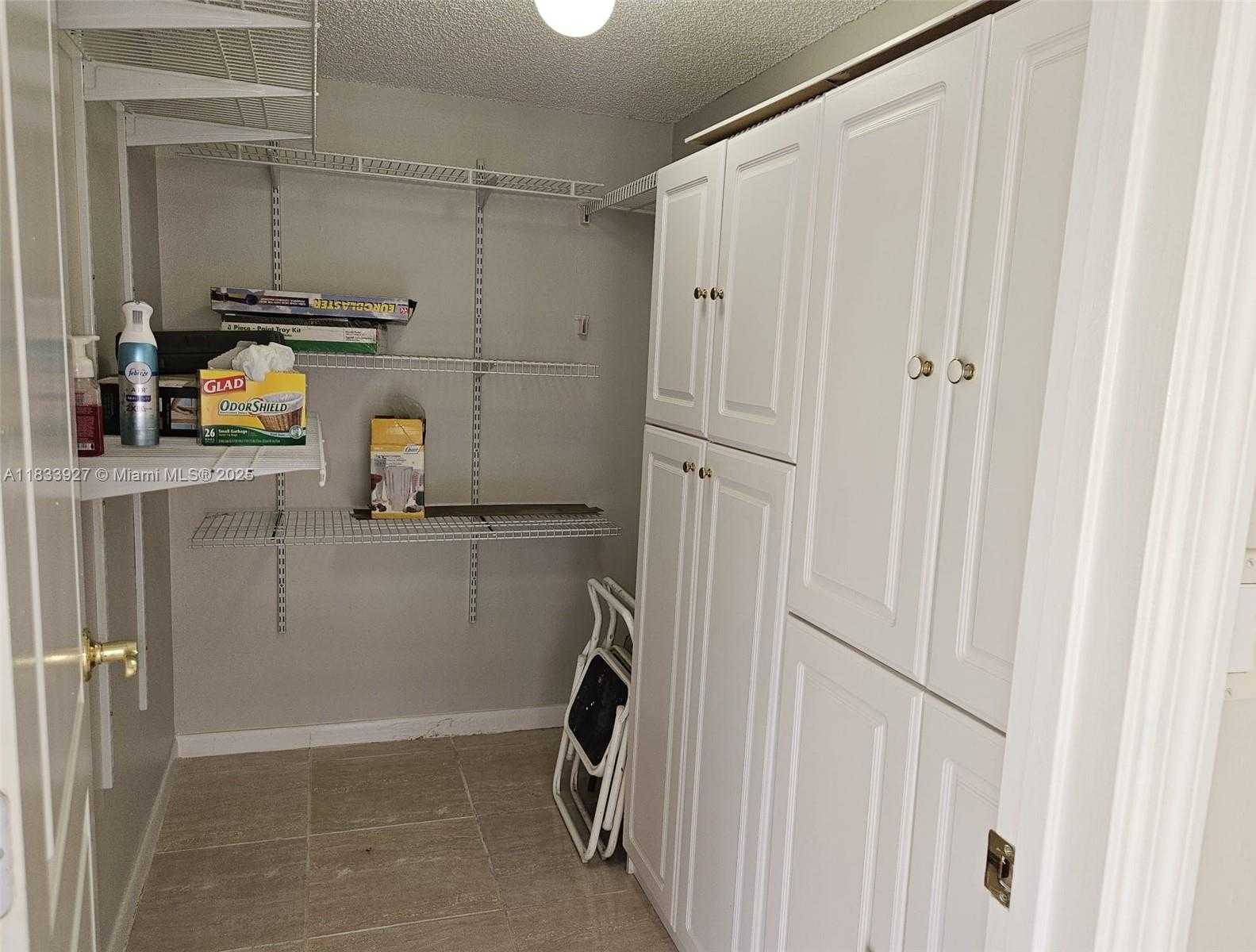 Small Image of 9199 FONTAINEBLEAU BLVD #6, Miami Number 10