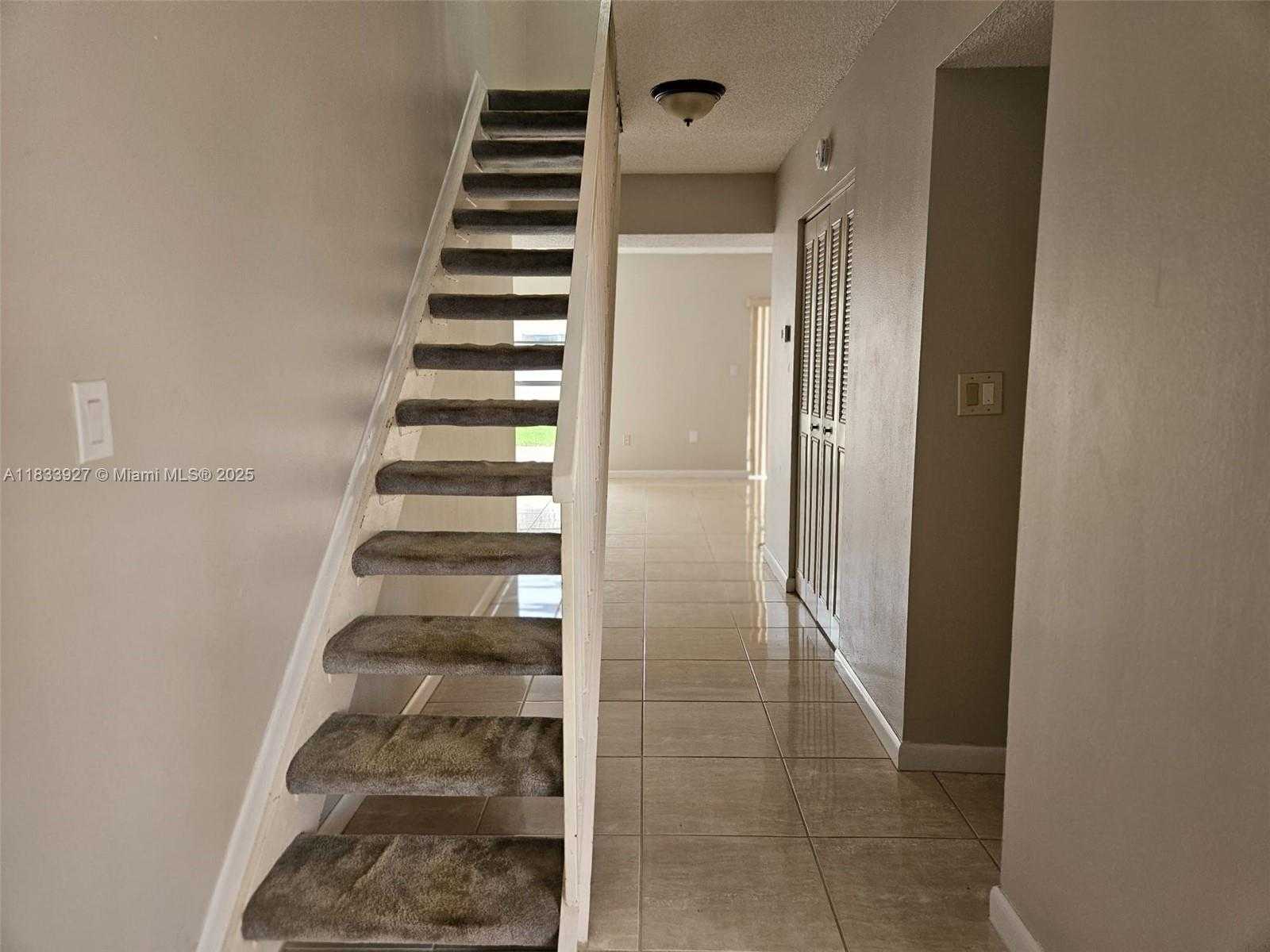 Small Image of 9199 FONTAINEBLEAU BLVD #6, Miami Number 11