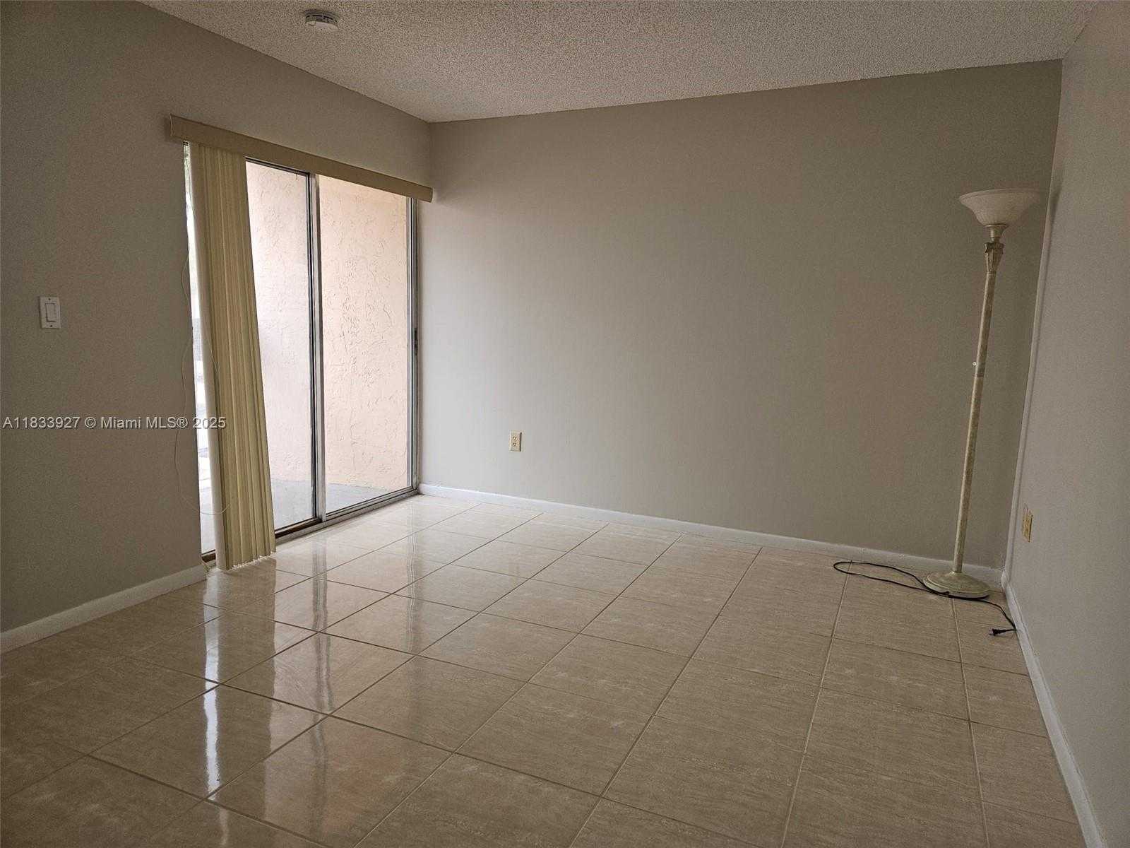 Small Image of 9199 FONTAINEBLEAU BLVD #6, Miami Number 12
