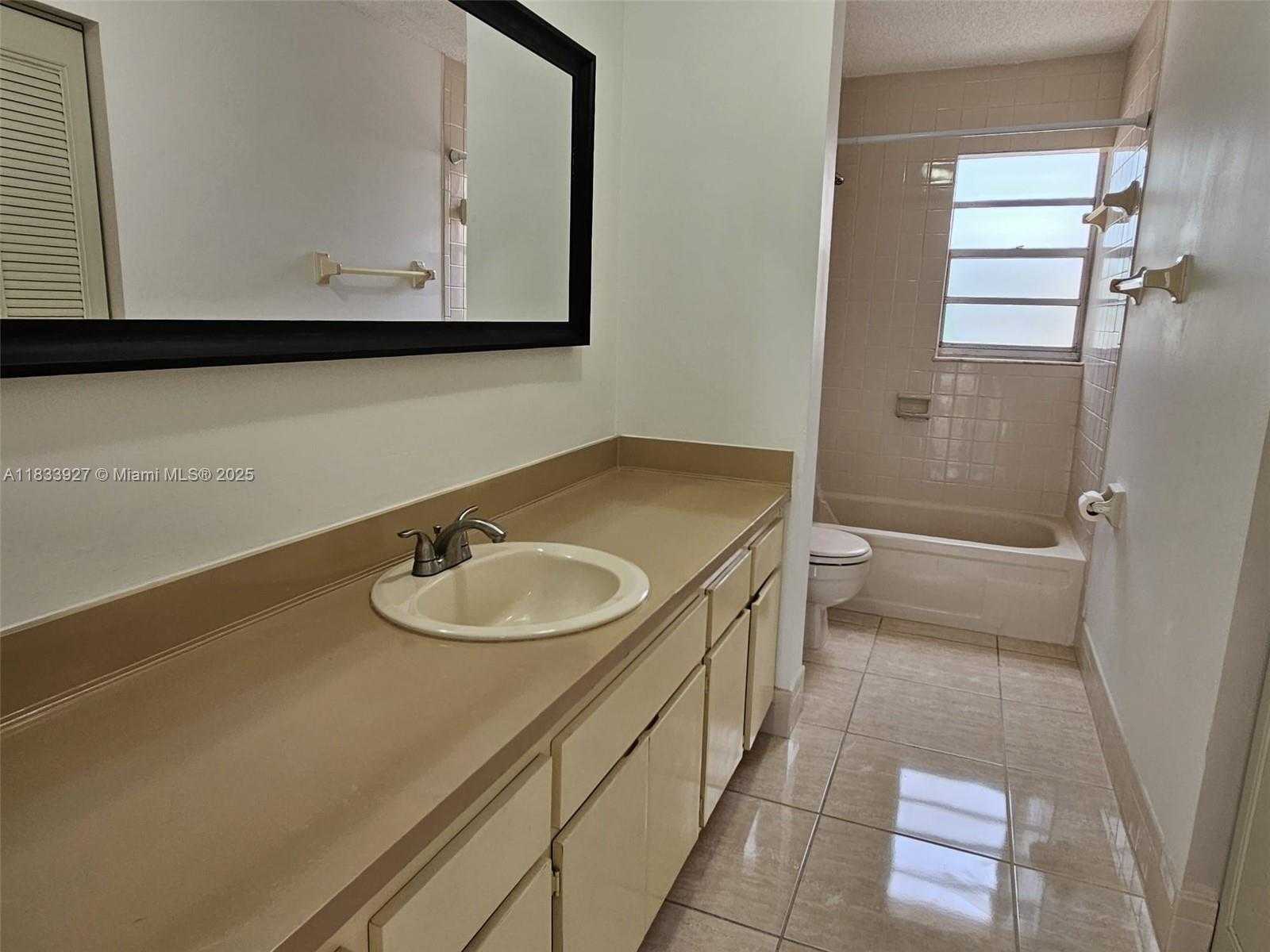 Small Image of 9199 FONTAINEBLEAU BLVD #6, Miami Number 13