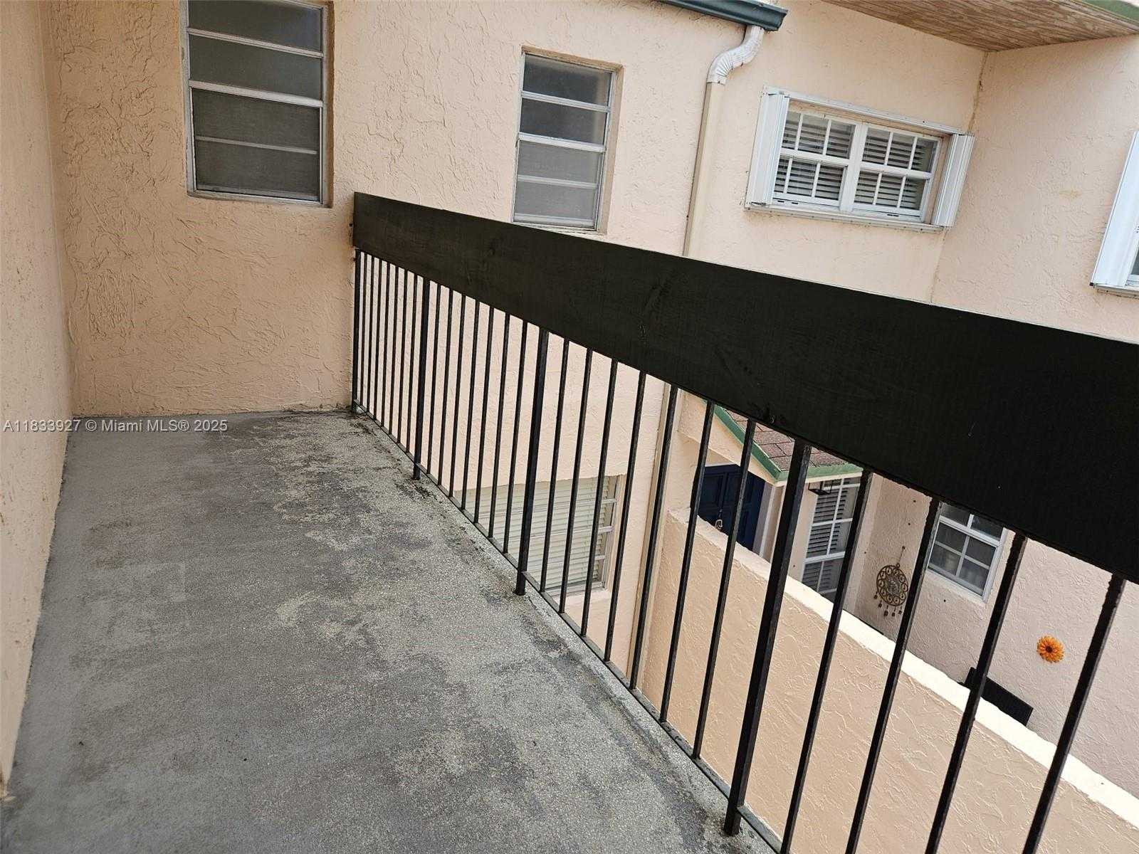 Small Image of 9199 FONTAINEBLEAU BLVD #6, Miami Number 14