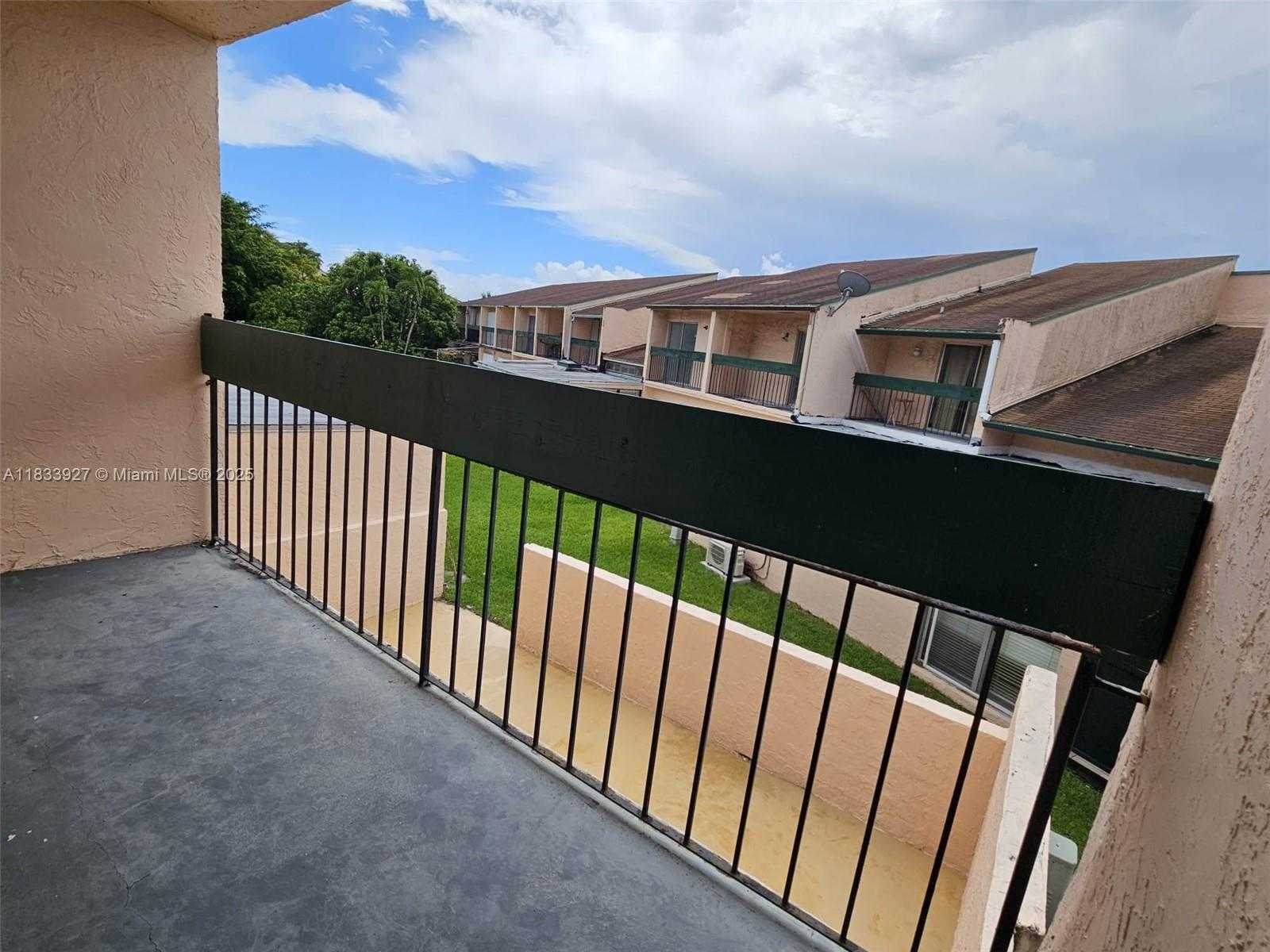 Small Image of 9199 FONTAINEBLEAU BLVD #6, Miami Number 20