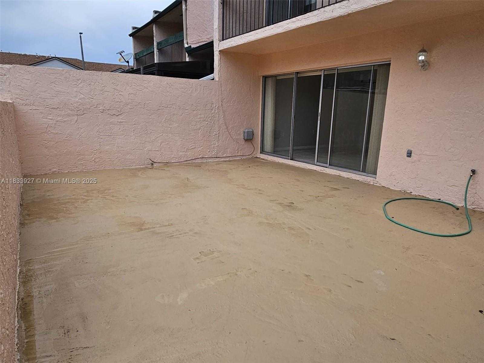 Small Image of 9199 FONTAINEBLEAU BLVD #6, Miami Number 3