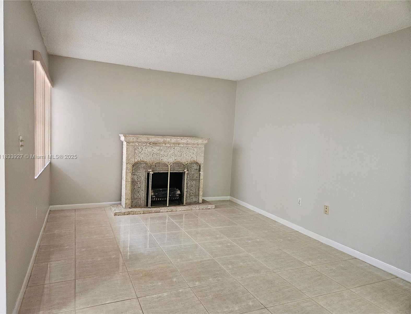 Small Image of 9199 FONTAINEBLEAU BLVD #6, Miami Number 4