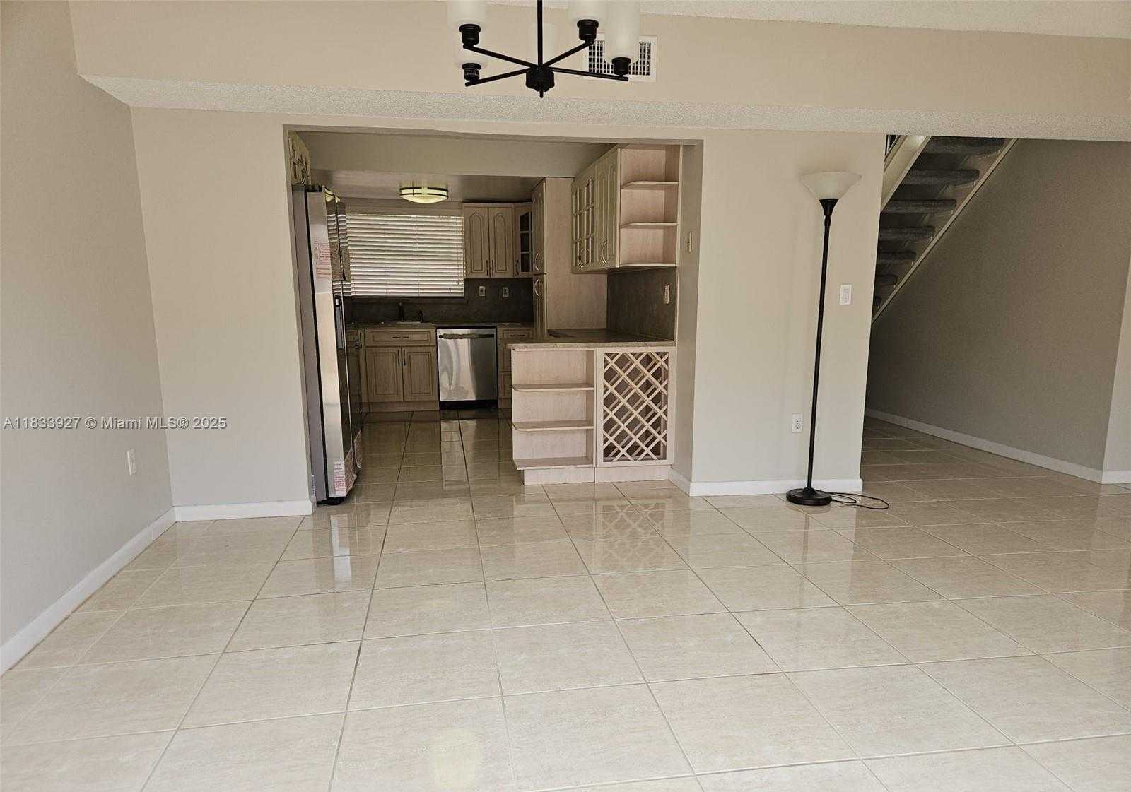 Small Image of 9199 FONTAINEBLEAU BLVD #6, Miami Number 8