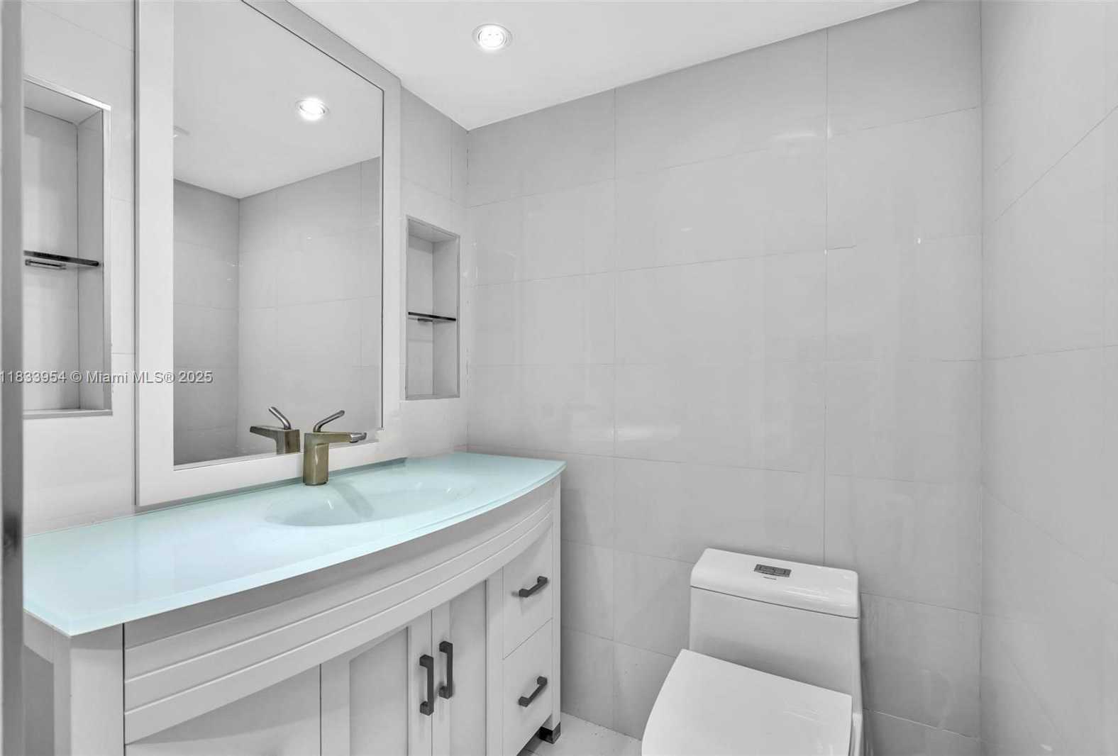 Small Image of 3800 NORTH HILLS DR #312, Hollywood Number 23