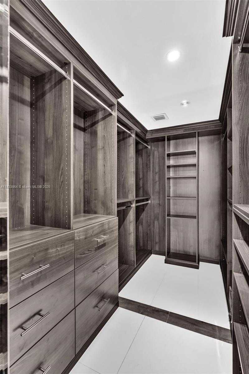 Small Image of 3800 NORTH HILLS DR #312, Hollywood Number 32