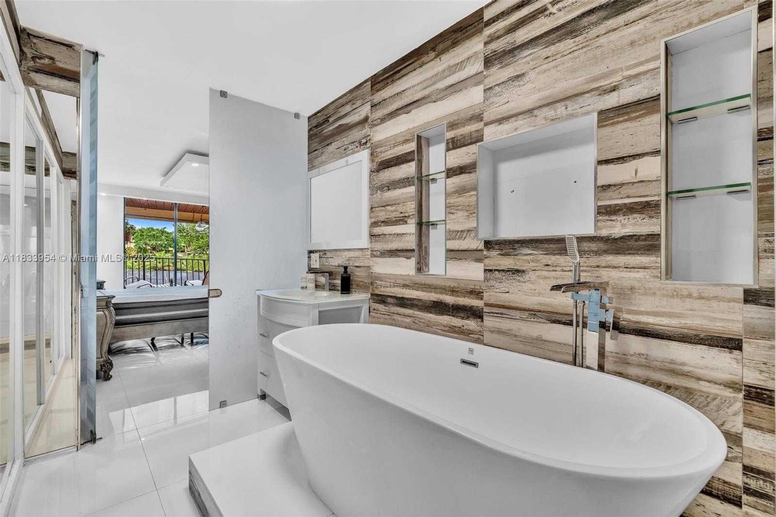 Small Image of 3800 NORTH HILLS DR #312, Hollywood Number 36