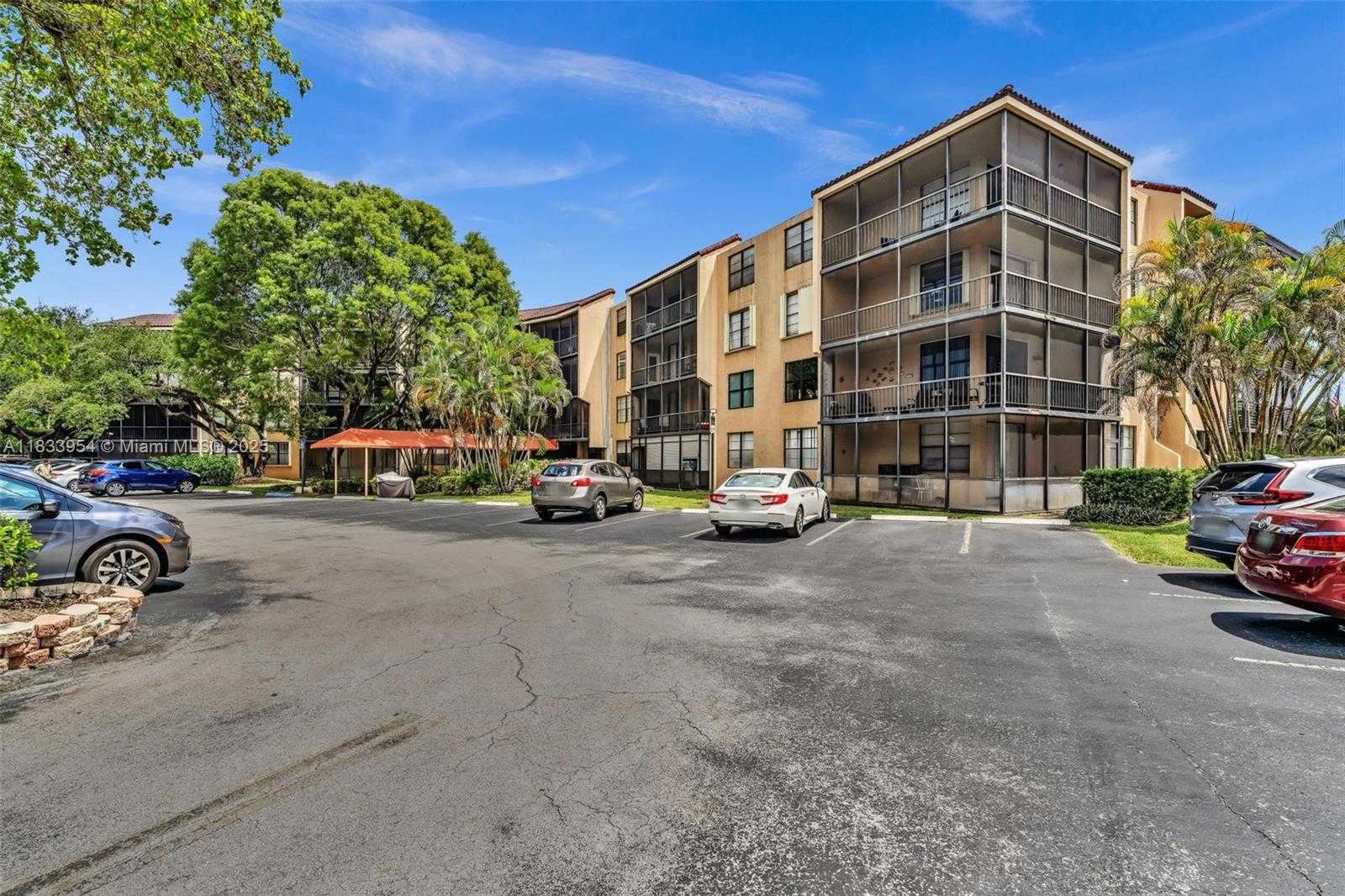 Small Image of 3800 NORTH HILLS DR #312, Hollywood Number 41