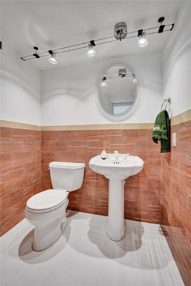 Small Image of 1880 SOUTH OCEAN DR #503, Hallandale Beach Number 6