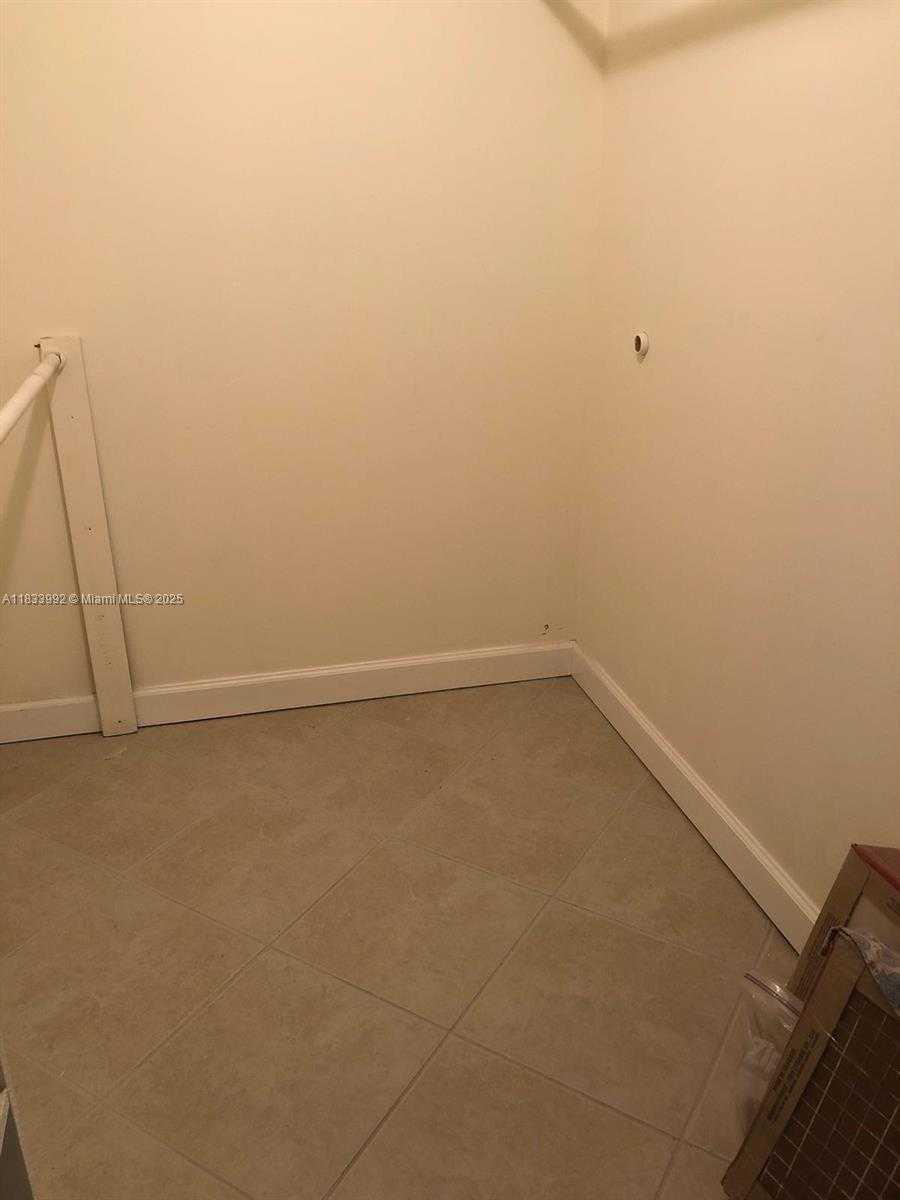 Small Image of 4000 NORTH HILLS DR #32, Hollywood Number 11