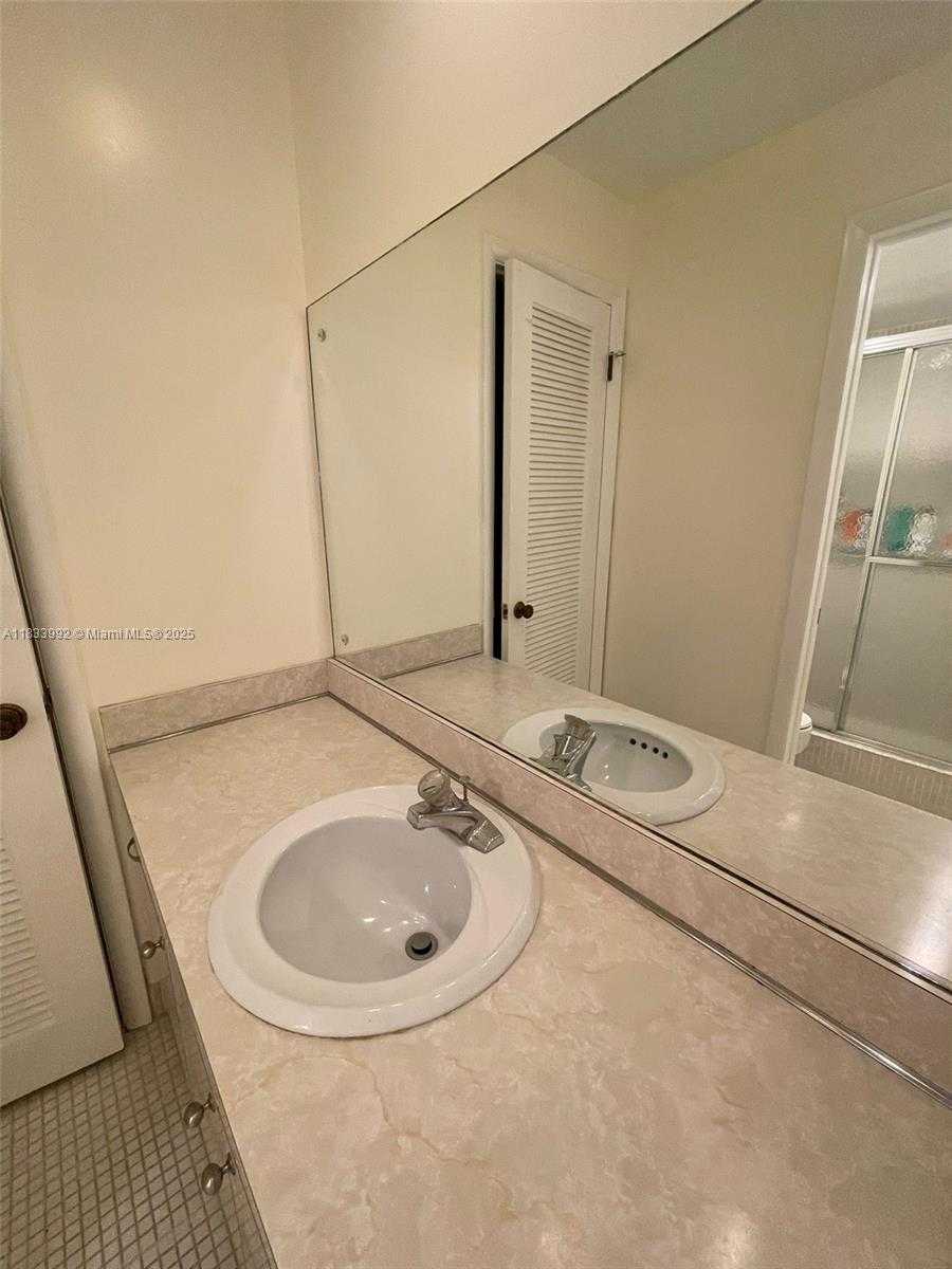Small Image of 4000 NORTH HILLS DR #32, Hollywood Number 12