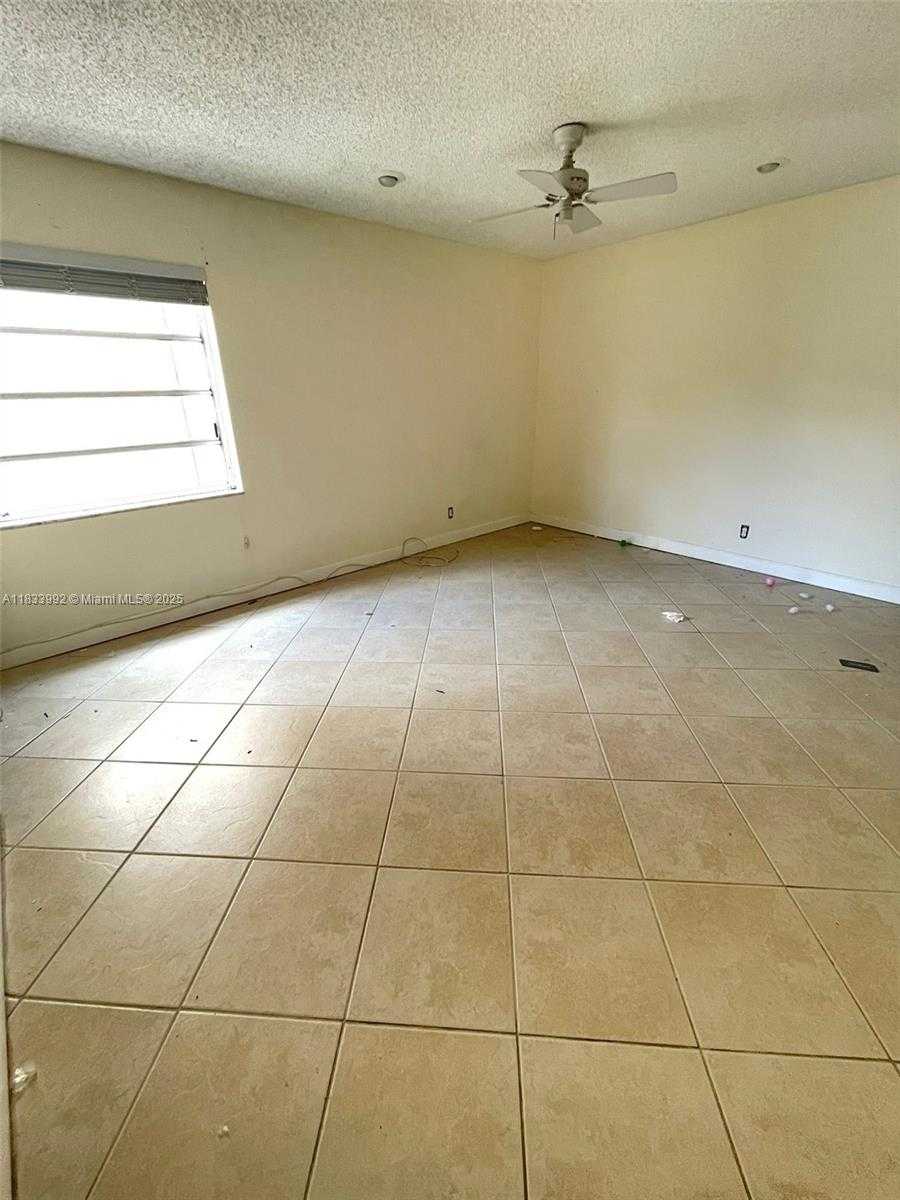 Small Image of 4000 NORTH HILLS DR #32, Hollywood Number 5