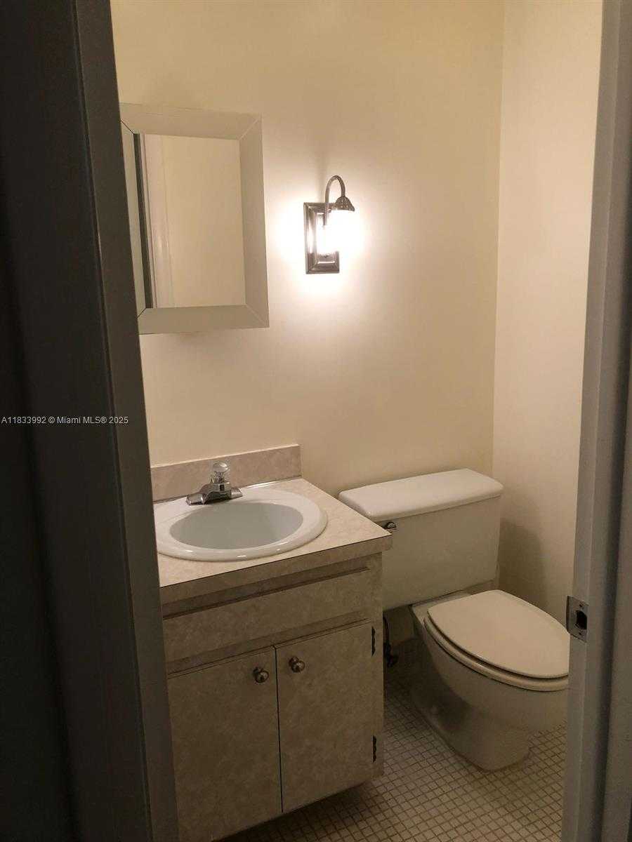 Small Image of 4000 NORTH HILLS DR #32, Hollywood Number 8