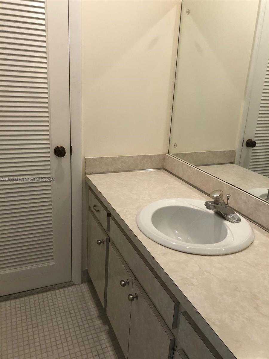 Small Image of 4000 NORTH HILLS DR #32, Hollywood Number 9