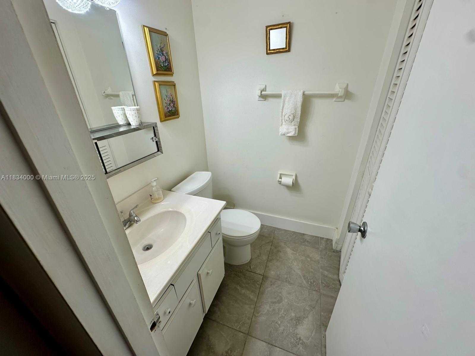Small Image of 5300 WASHINGTON ST #N318, Hollywood Number 7