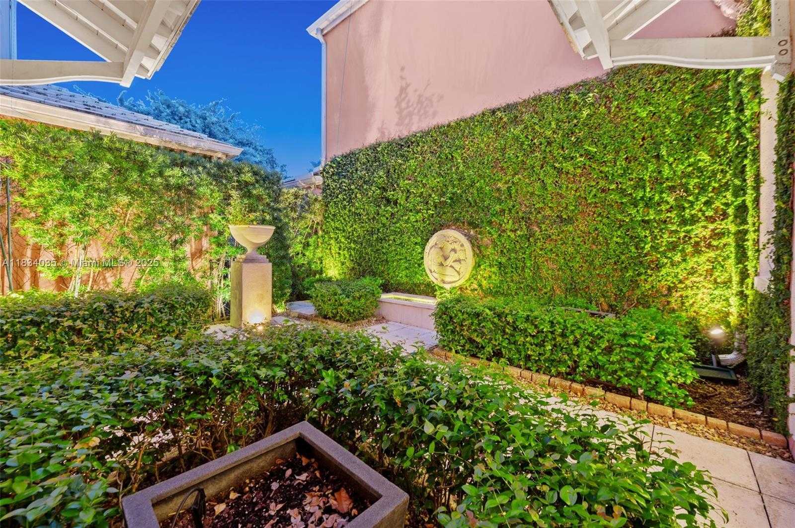 Small Image of 568 LORETTO AVE #11, Coral Gables Number 31