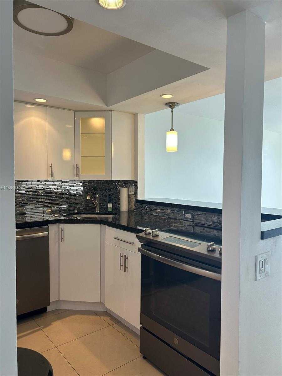 Small Image of 2001 ATLANTIC SHORES BLVD #516, Hallandale Beach Number 4