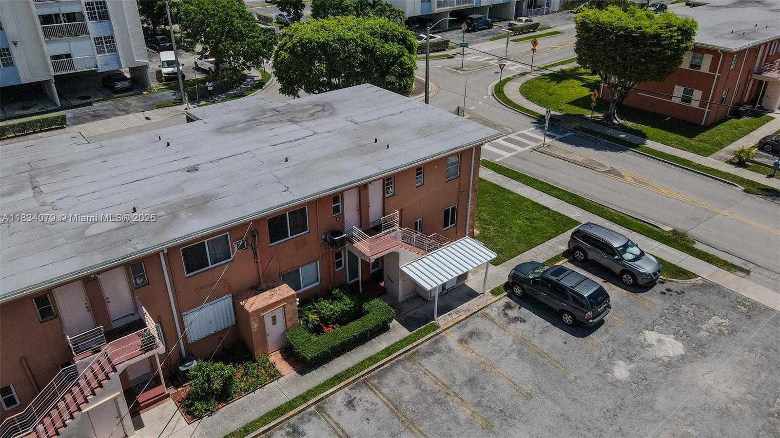 Small Image of 3600 SW 9th Terrace, Miami, FL 33135, USA Number 10