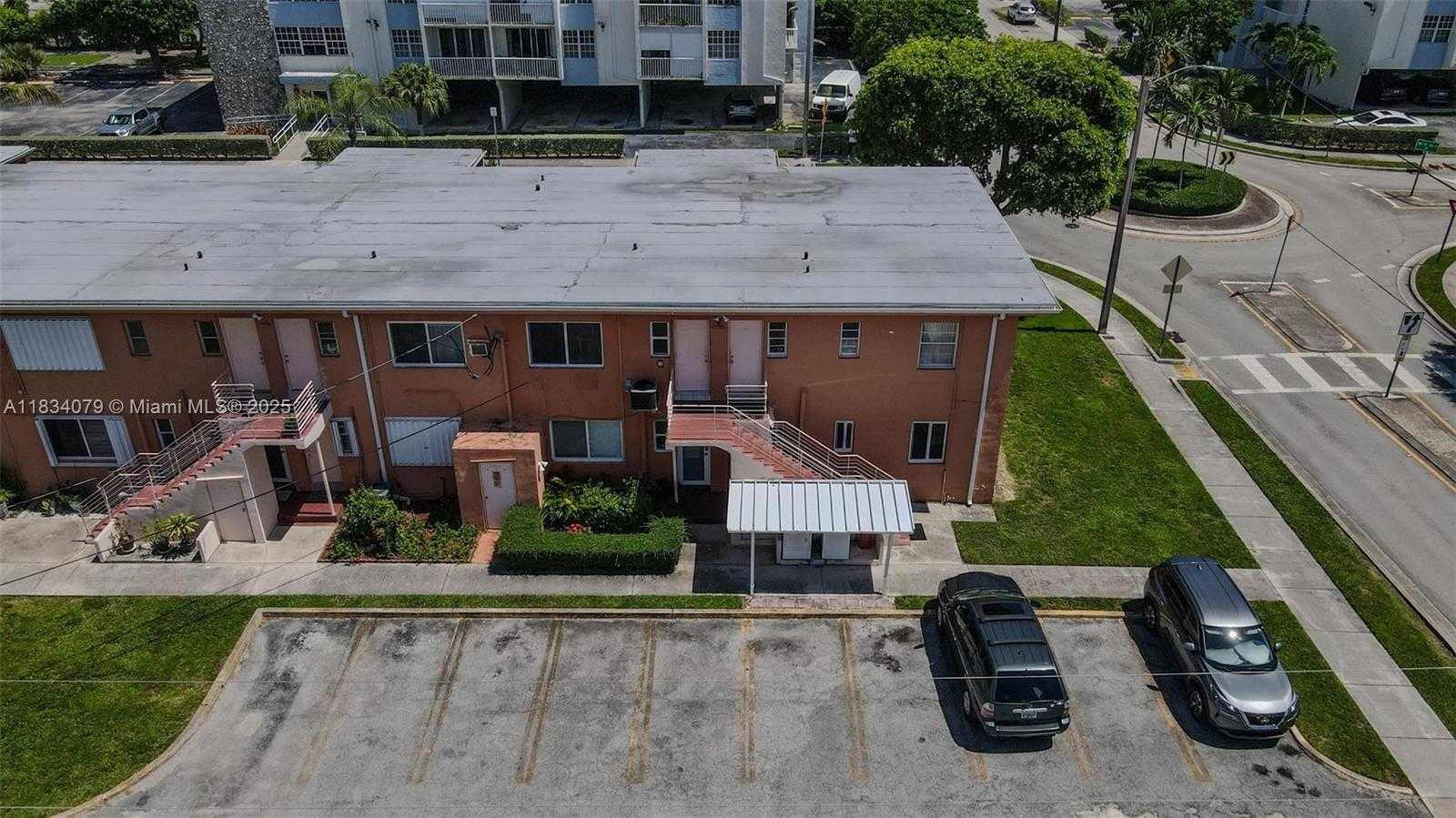Small Image of 3600 SW 9th Terrace, Miami, FL 33135, USA Number 11