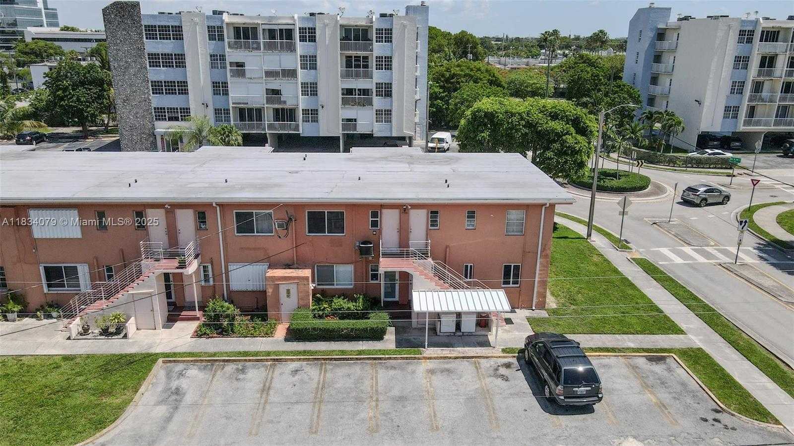 Small Image of 3600 SW 9th Terrace, Miami, FL 33135, USA Number 13