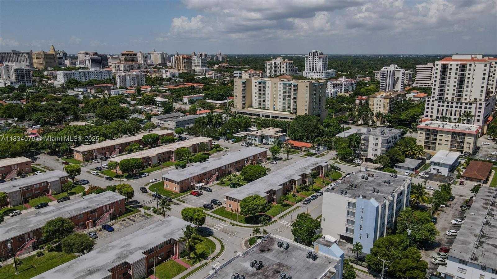 Small Image of 3600 SW 9th Terrace, Miami, FL 33135, USA Number 16