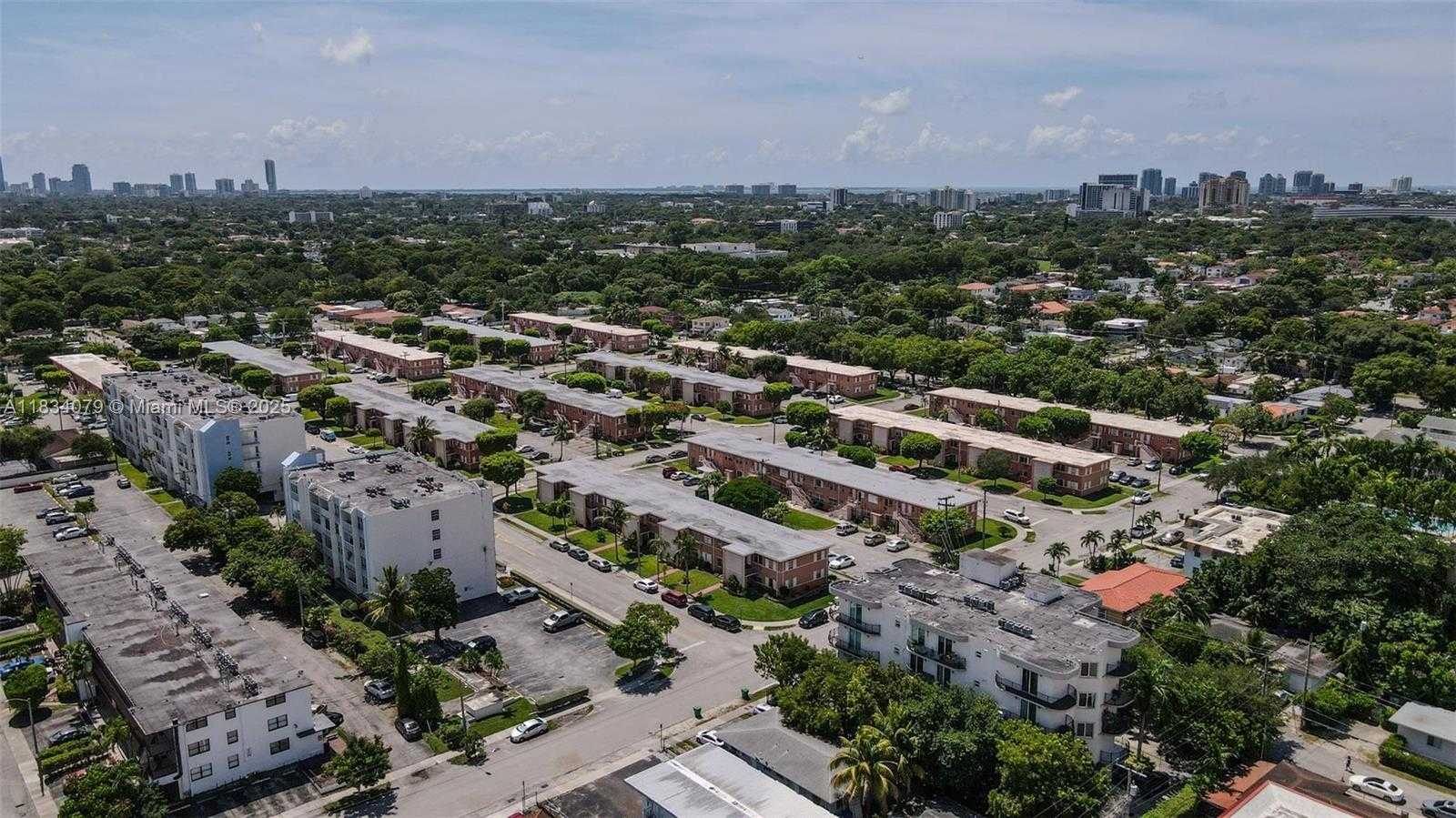 Small Image of 3600 SW 9th Terrace, Miami, FL 33135, USA Number 20