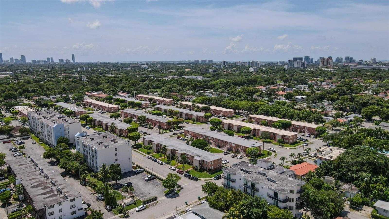 Small Image of 3600 SW 9th Terrace, Miami, FL 33135, USA Number 25