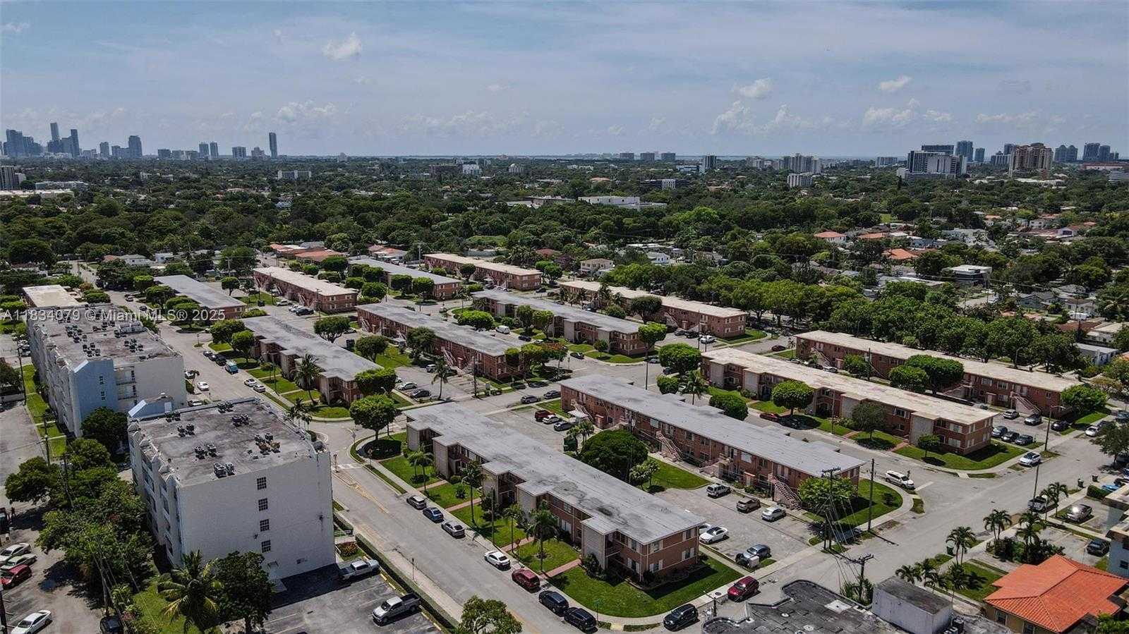 Small Image of 3600 SW 9th Terrace, Miami, FL 33135, USA Number 27