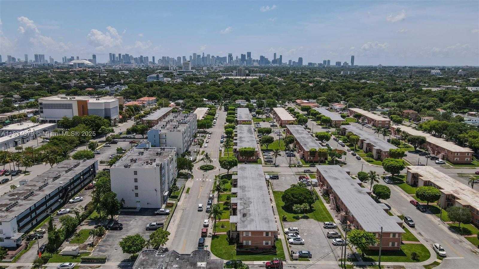 Small Image of 3600 SW 9th Terrace, Miami, FL 33135, USA Number 28