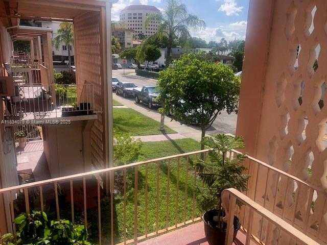 Small Image of 3600 SW 9th Terrace, Miami, FL 33135, USA Number 29
