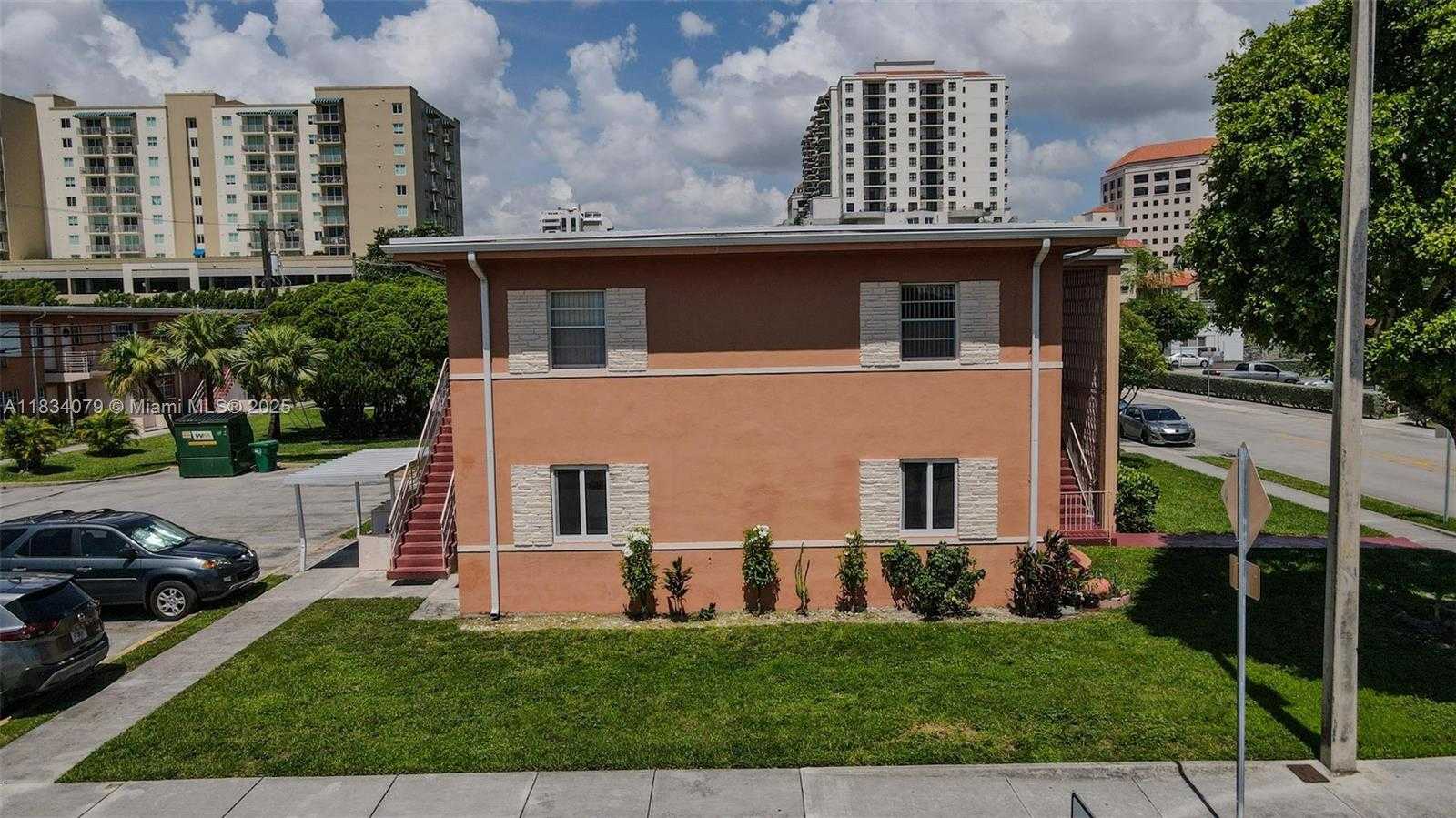 Small Image of 3600 SW 9th Terrace, Miami, FL 33135, USA Number 3