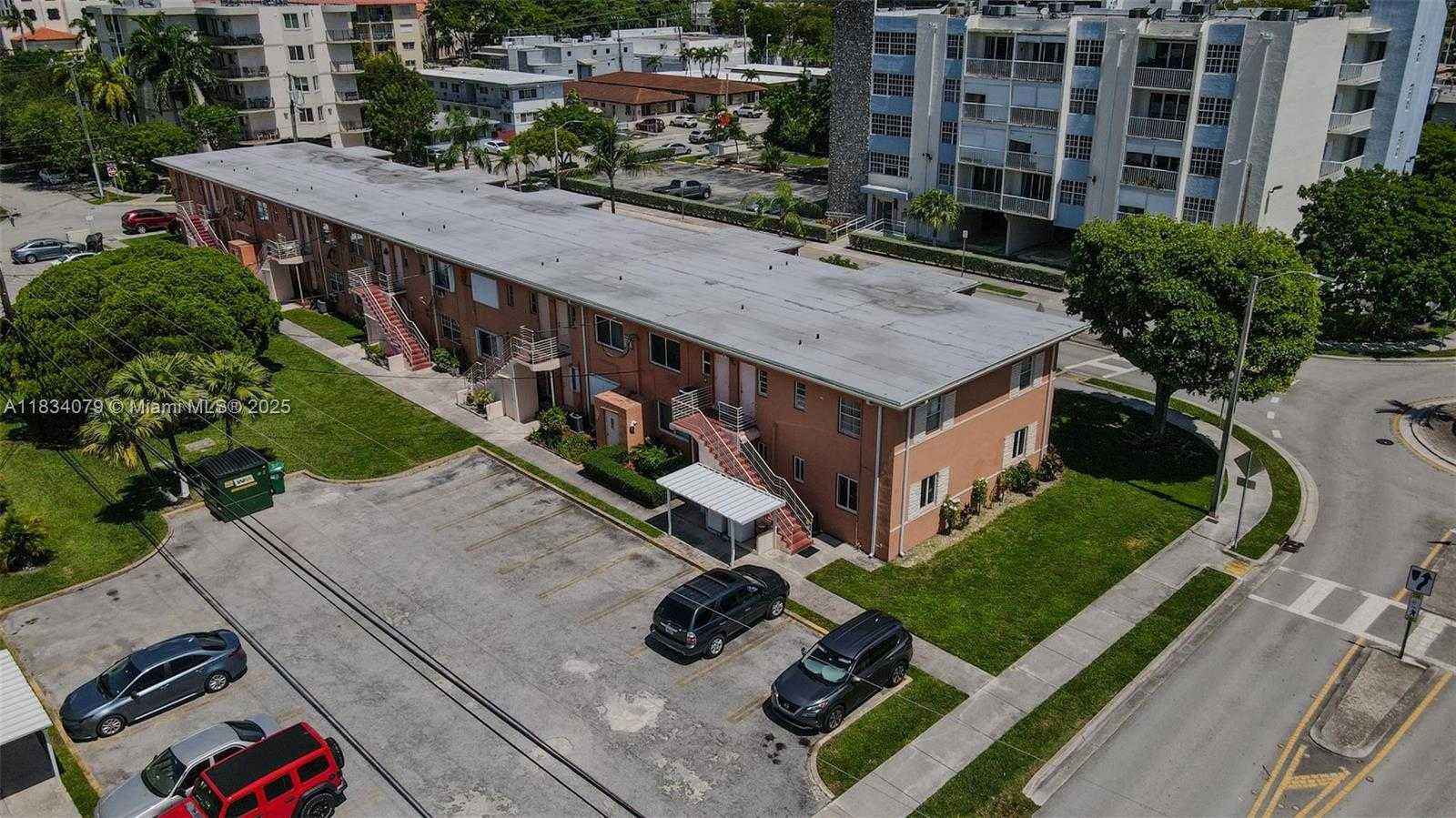 Small Image of 3600 SW 9th Terrace, Miami, FL 33135, USA Number 4