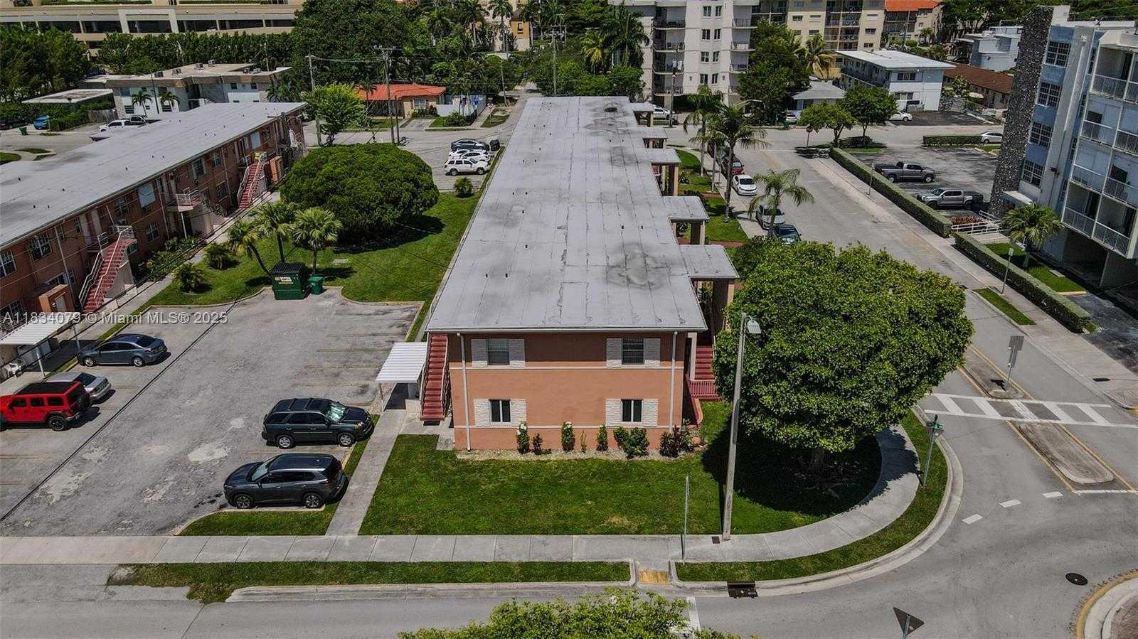 Small Image of 3600 SW 9th Terrace, Miami, FL 33135, USA Number 5
