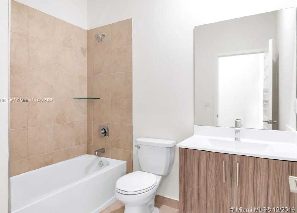Small Image of 15842 NORTH WEST 91 CT #15842, Miami Lakes Number 8