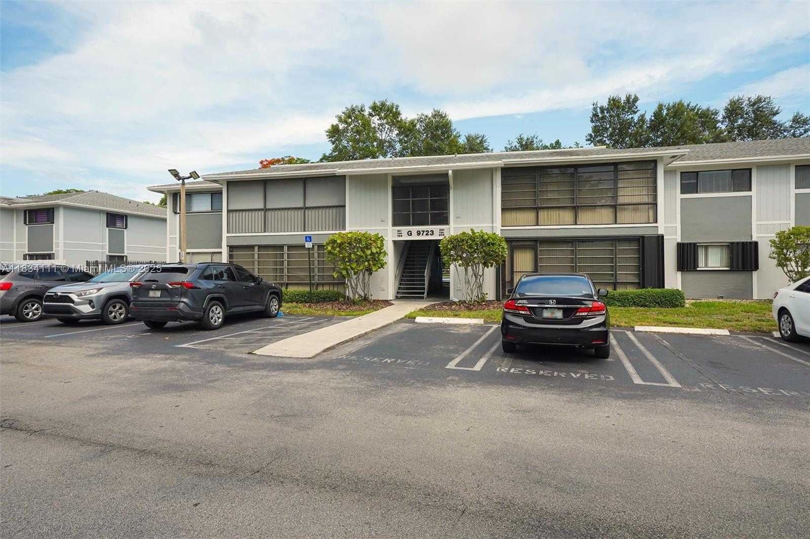 Small Image of 9723 HAMMOCKS BLVD #102, Miami Number 3