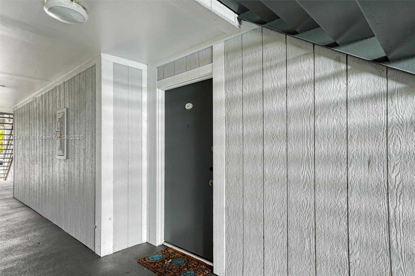 Small Image of 9723 HAMMOCKS BLVD #102, Miami Number 4