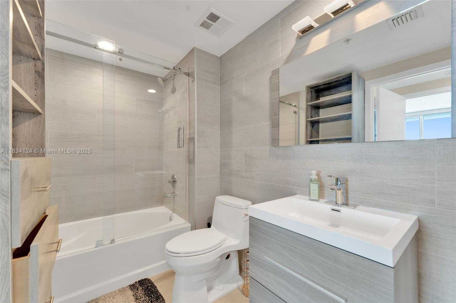 Small Image of 325 SOUTH BISCAYNE BLVD #2816, Miami Number 15