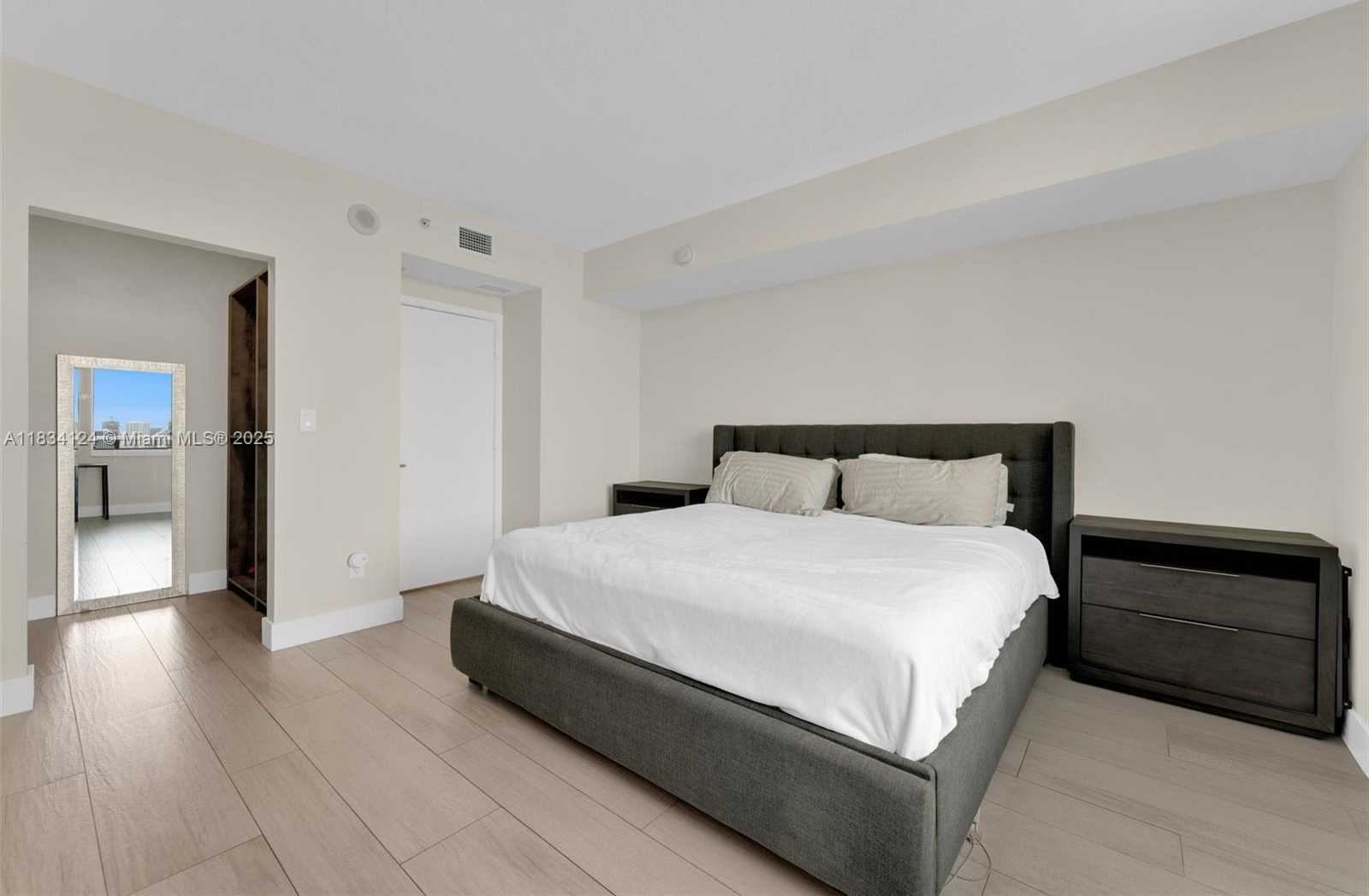 Small Image of 325 SOUTH BISCAYNE BLVD #2816, Miami Number 17