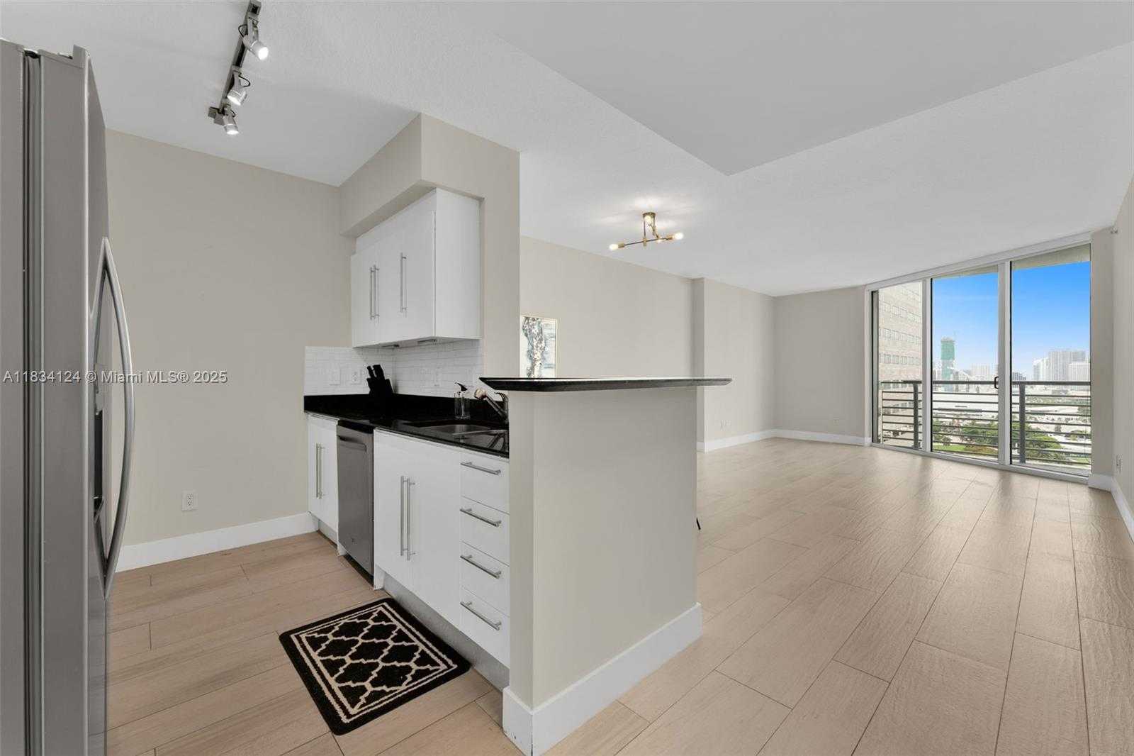 Small Image of 325 SOUTH BISCAYNE BLVD #2816, Miami Number 3