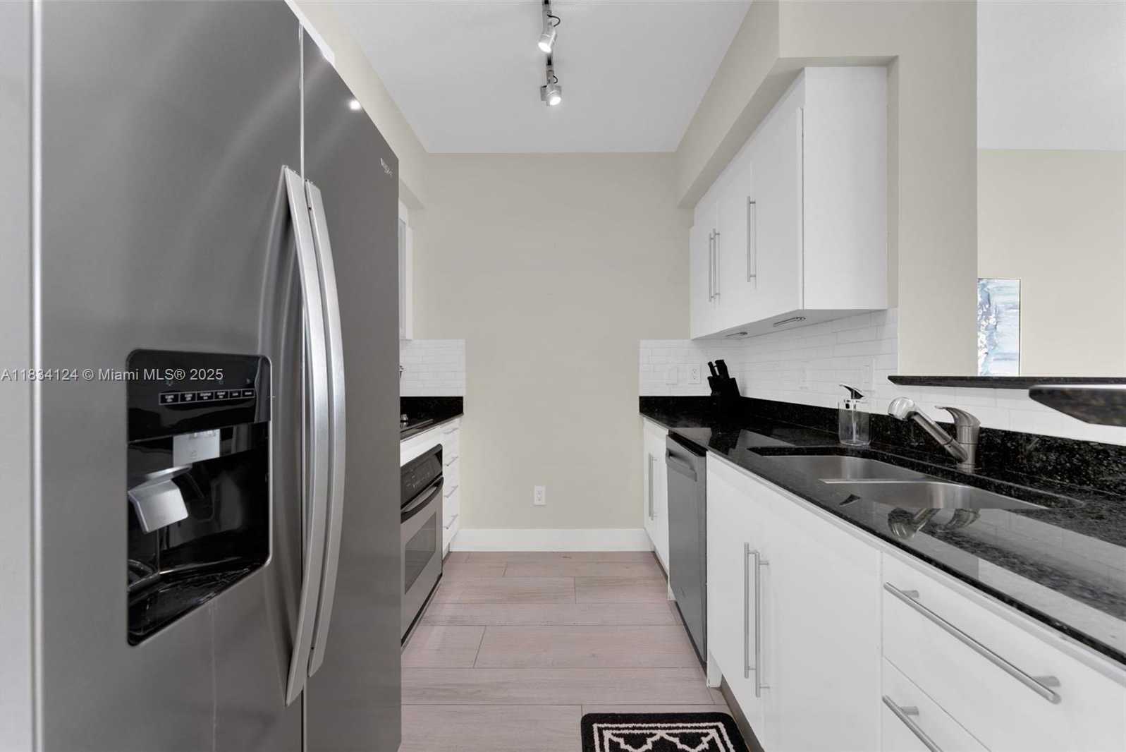 Small Image of 325 SOUTH BISCAYNE BLVD #2816, Miami Number 5