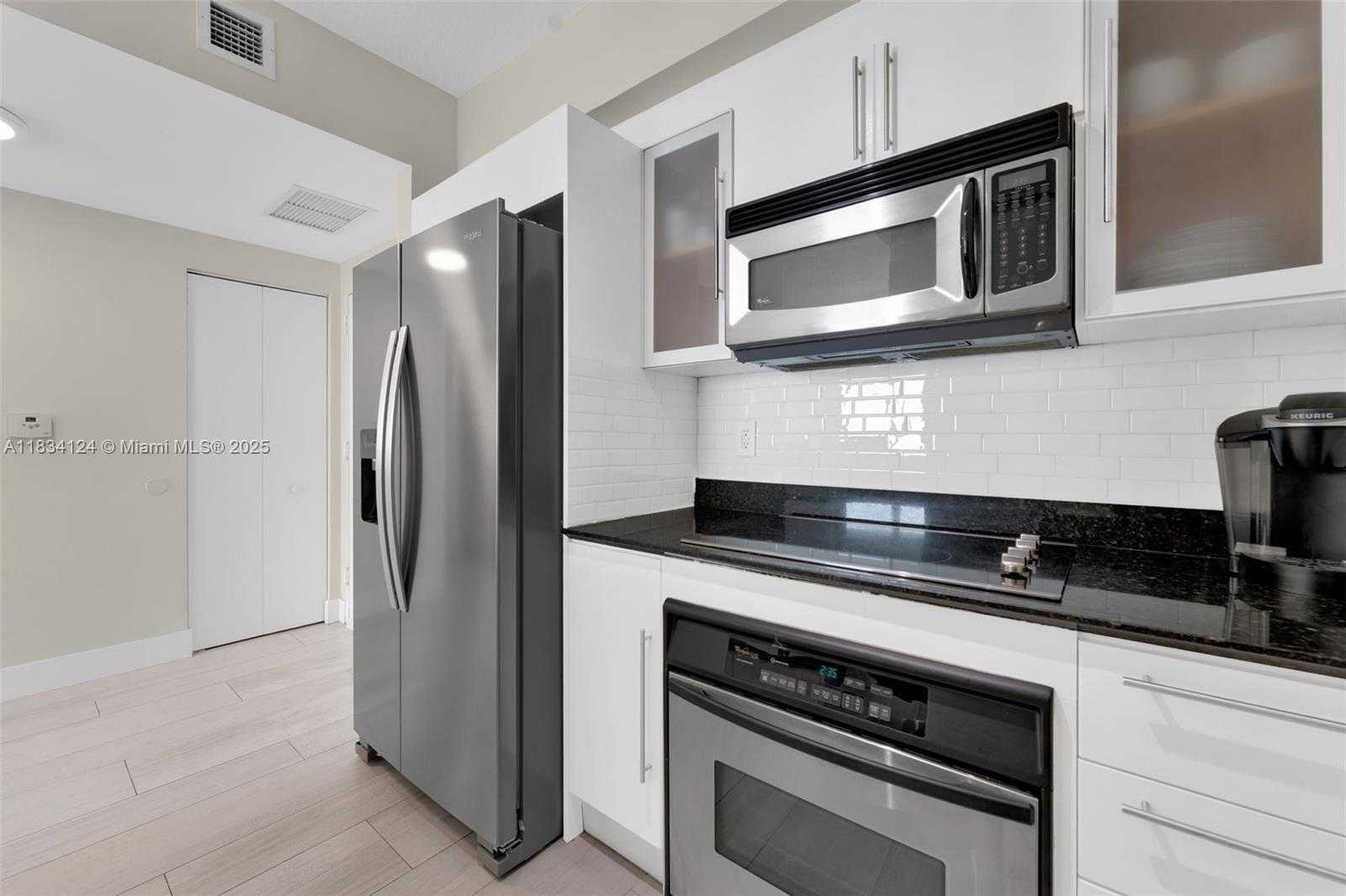 Small Image of 325 SOUTH BISCAYNE BLVD #2816, Miami Number 6