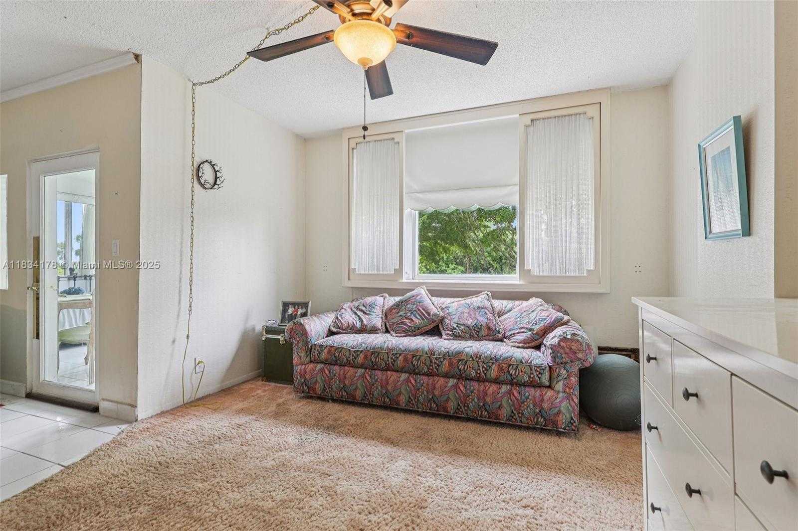 Small Image of 4350 HILLCREST DR #303, Hollywood Number 16